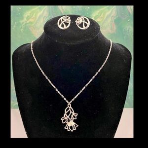 💍Avon Necklace & Earring Set - New